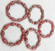 Bracciale di perle di pietra naturale rhodachrosite che attrae pietre