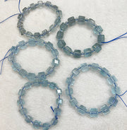 Armband aus Natursteinperlen, blauer Topas, der Steine ​​anzieht