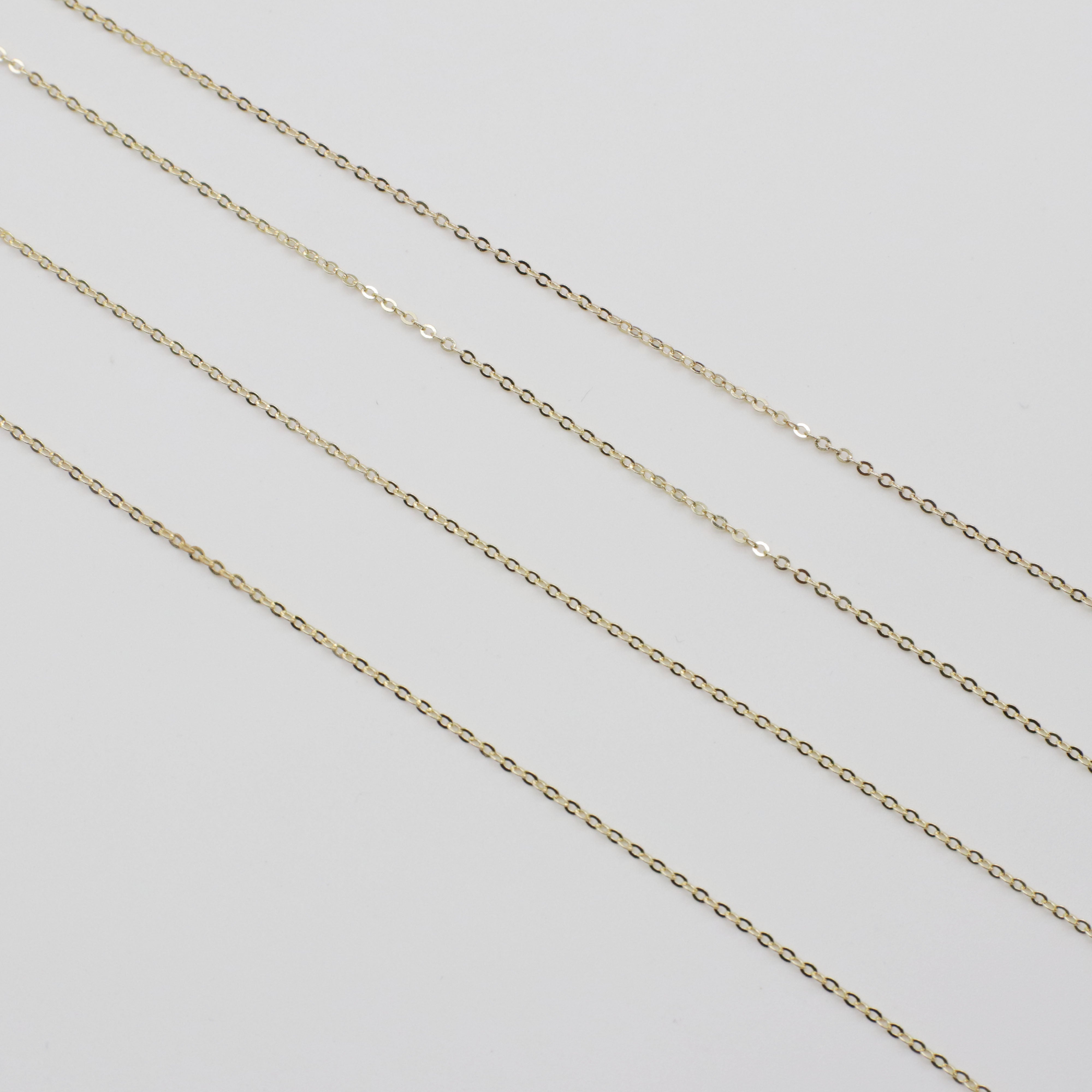 Corrente oval de latão clássica de 1,7 x 2,2 mm planejada com fio de 0,3 mm de espessura banhado a ouro para design de joias