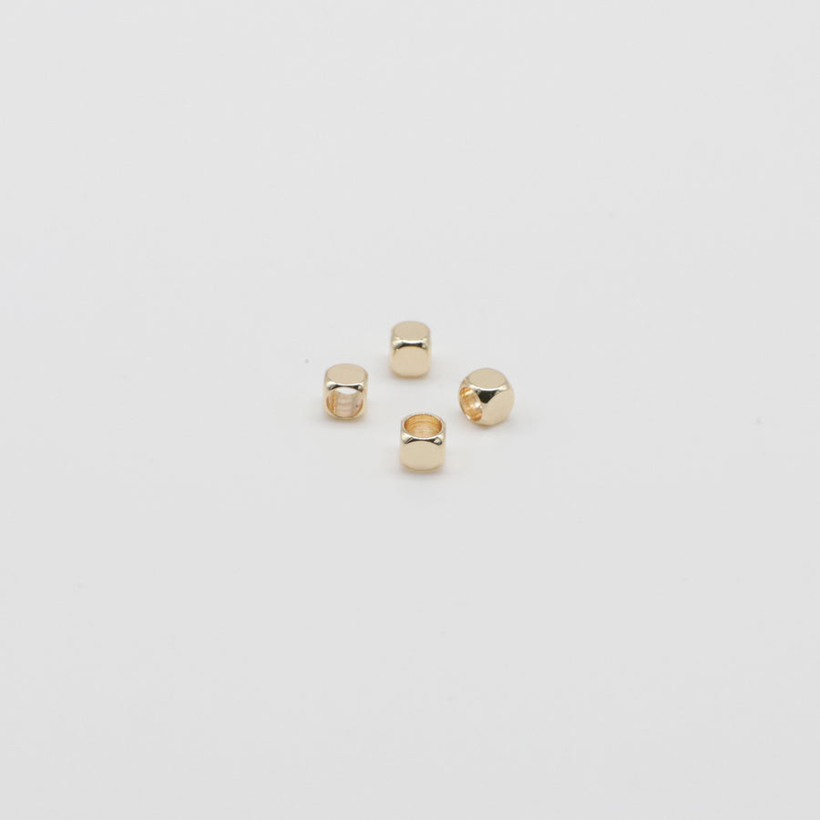 Grânulos de bronze quadrados de canto redondo de 2-3-4-5 mm com furo banhado a ouro 