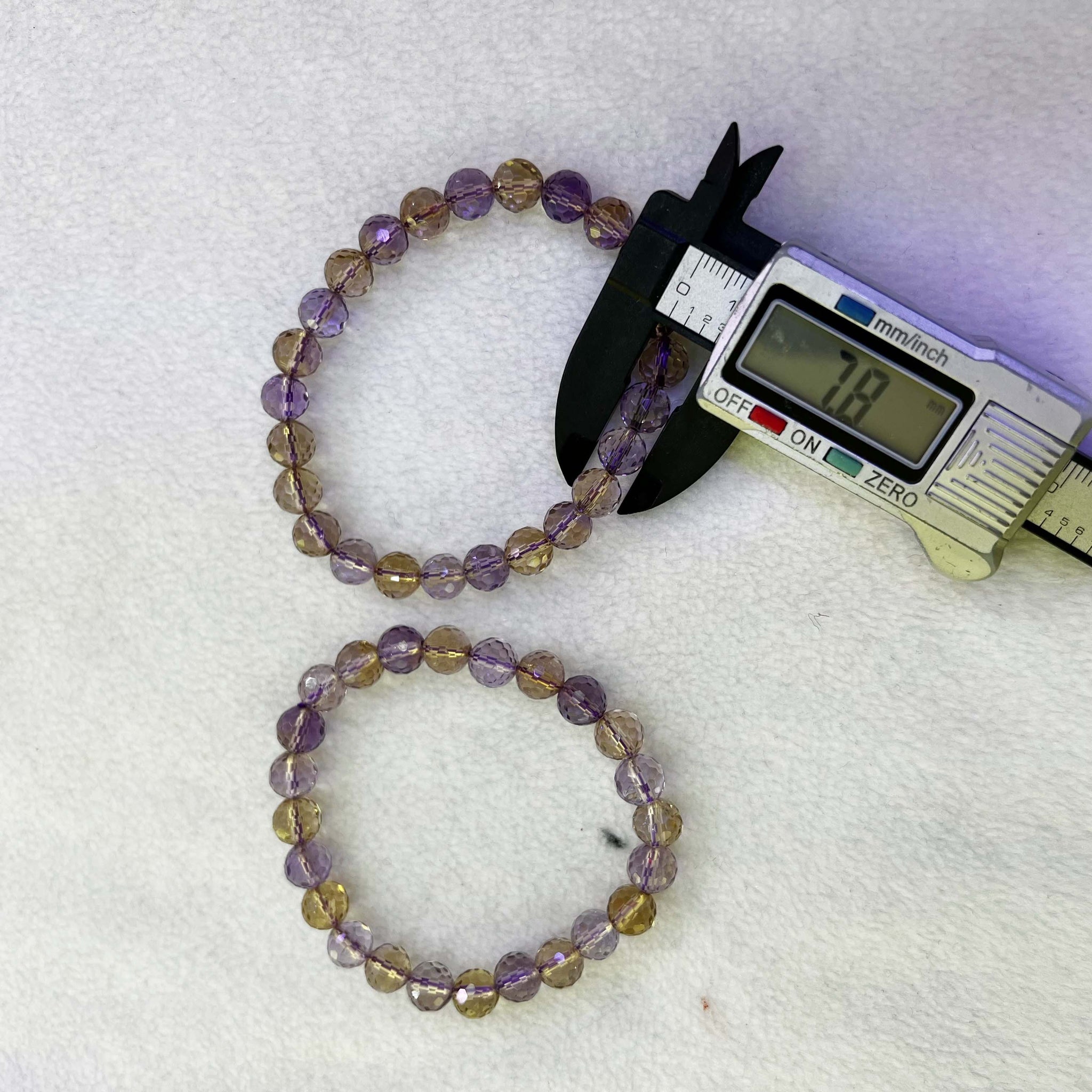 Bracelet of faceted natural citrine beads
