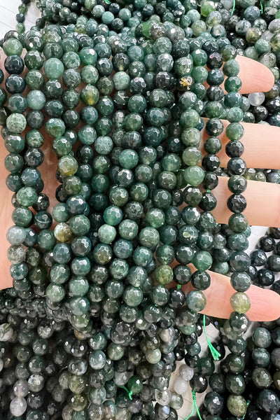 Facettierter Naturstein aus grünem Moosachat