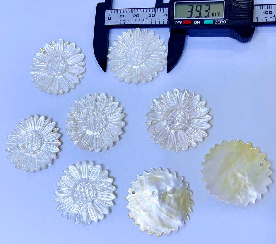 MOP Sonnenblume geschnitzte Anhänger für Halsketten Ohrringe Preis für 5 Stück